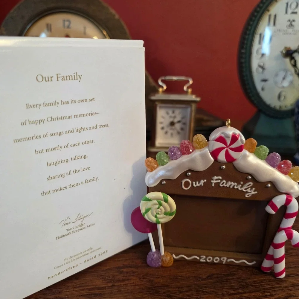 HALLMARK Keepsake 2009‎ Our Family Photo Holder Christmas Ornament w/ Box